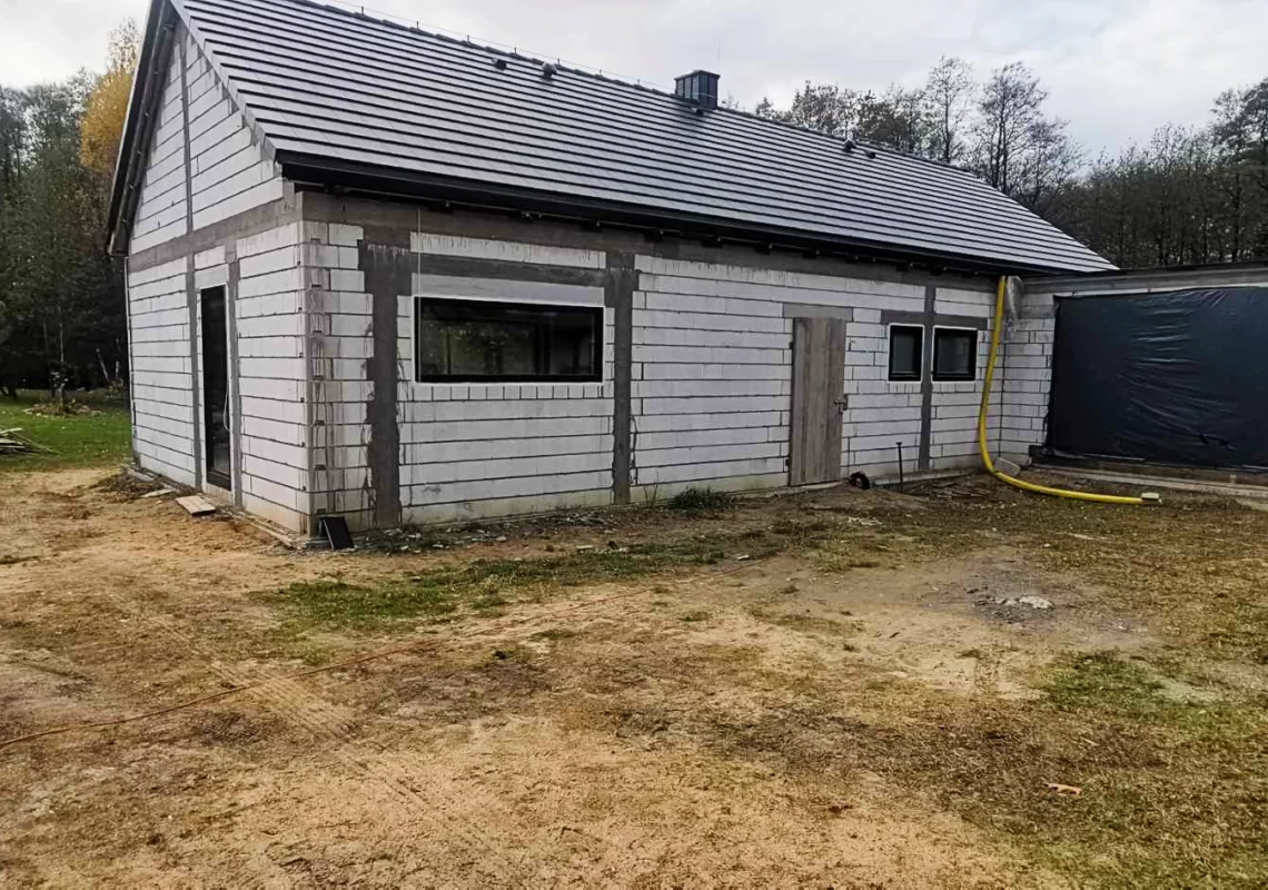 nowe okna w budowie domu